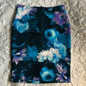 NWOT Guess skirt in size M